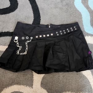 Hot Topic Large mini skirt
